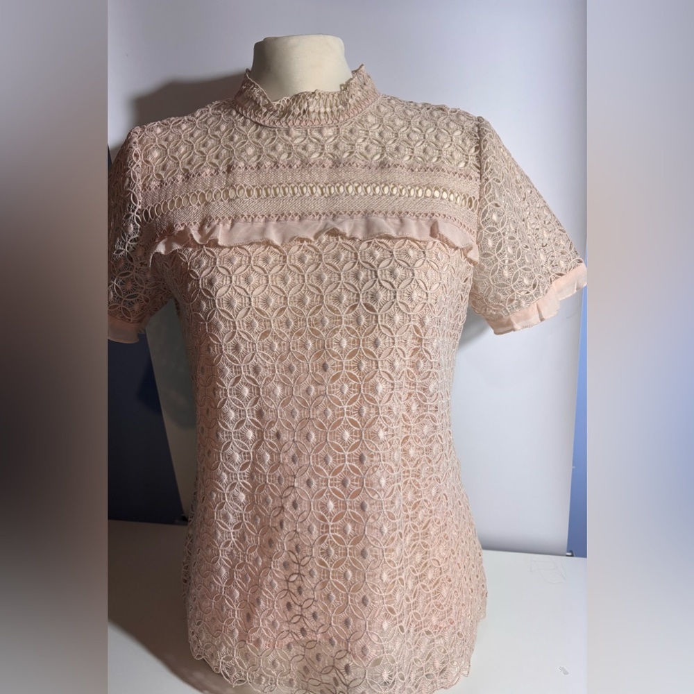 NWOT AdiVa Elegant RoseLace Top Breathable Layered at the Front size Medium - Picture 3 of 11